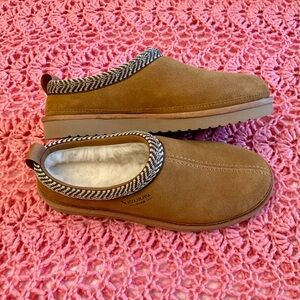 Koolaburra by UGG Tan Footwear with Plush White Lining